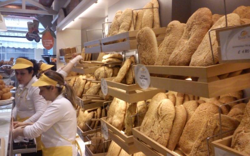 H πρωϊνή "μάχη" της λαγάνας στα αρτοποιεία της Λάρισας